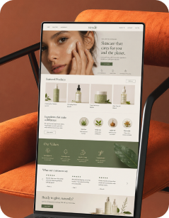 Una tableta que muestra un sitio web generado para una marca de skincare.